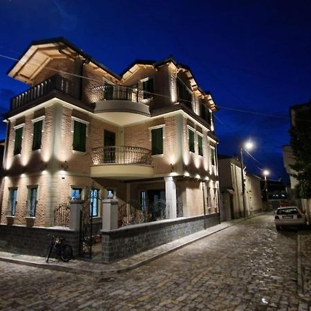 Bujtina Behram Hotel Korce Exterior foto